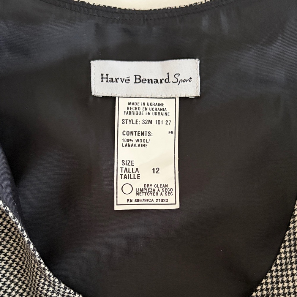 Harve Benard Classic Black and White Blazer